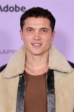 Karl Glusman ·